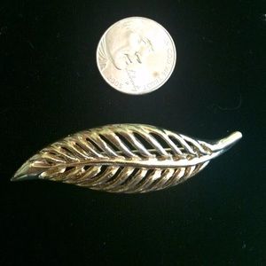 Vintage 80s Gold Leaf Pin